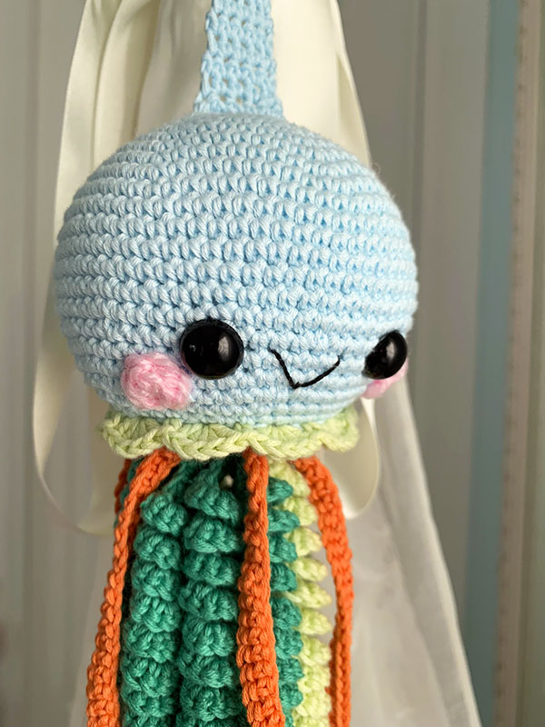 medusa sonajero de crochet para bebés